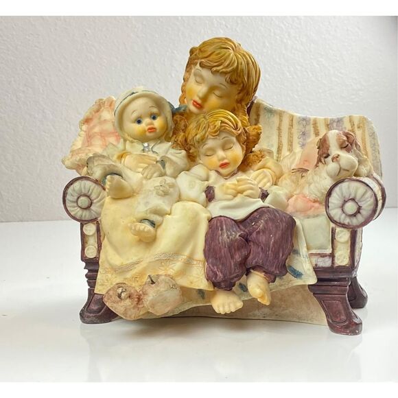 Vintage Mother Sleeping w/ Children & Dog on the Couch Figurine Resin Rare BE202 - Picture 1 of 7
